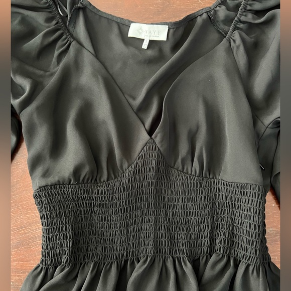 WAYF Smocked Waist Top | black | S - Picture 13 of 13